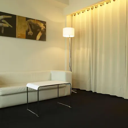 Miró 4*
